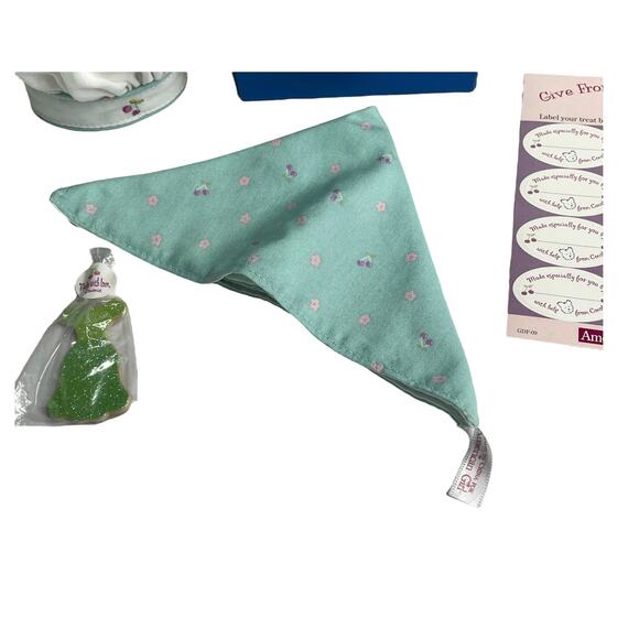 American Girl Today COCONUT COOKING ACCESSORIES Baking Chef Hat Scarf Cookie BOX - Picture 6 of 10